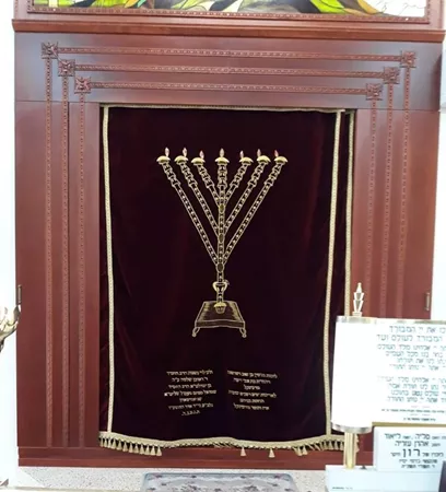 פרוכת מנורת זהב תמונה