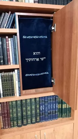 פרוכת לארון קודש קטן , לפי גדלים, תמונה