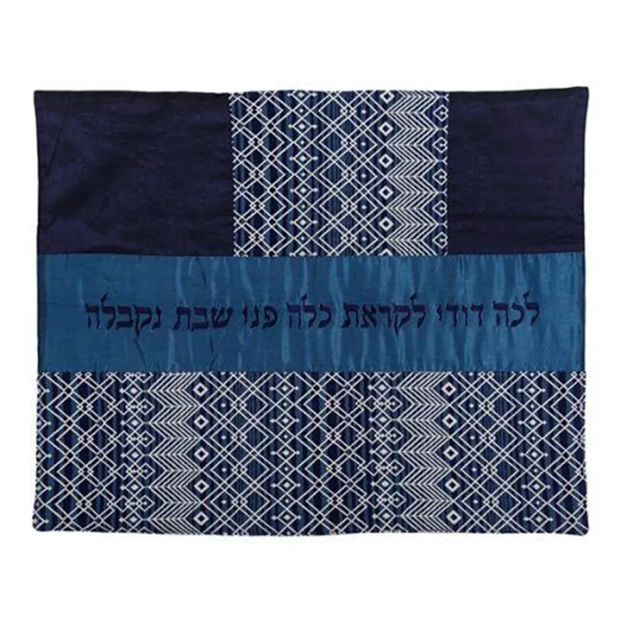 כיסוי פלטה - קולאז' בדים בגווני כחול כהה ולבן.
